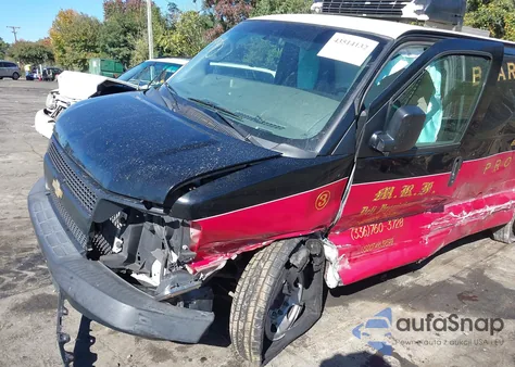 2017 Chevrolet Express 2500 Work Van z USA, uszkodzony, nr VIN 1GCWGAFF6H1291990